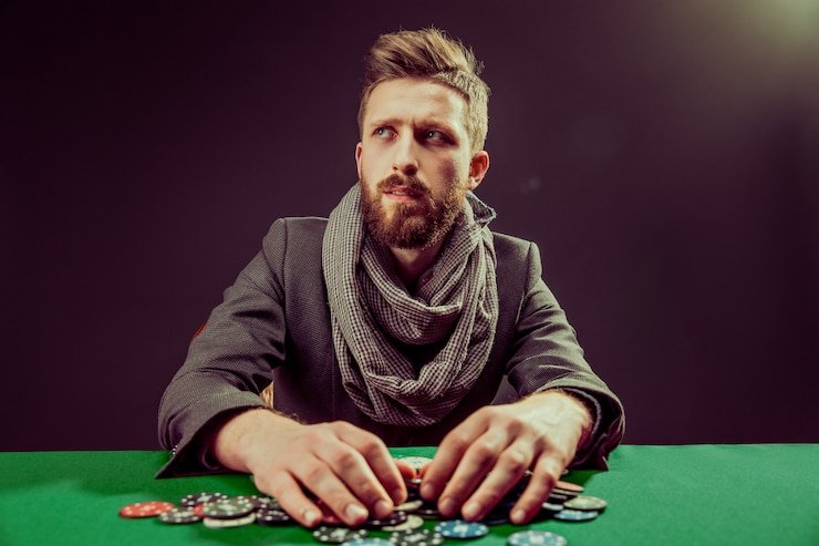 Antarmuka aplikasi mobile hero4d menampilkan meja blackjack dan roulette langsung